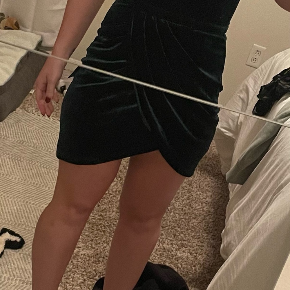 Green velvet mini dress - Picture 2 of 2